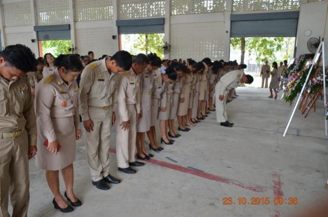 พิธีวางพวงมาลาถวายสักการะพระบาทสมเด็จพระจุลจอมเกล้าเจ้าอยู่หัว เนื่องในวันปิยมหาราช