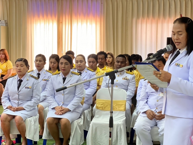 พิธีรับพระราชทานพระบรมฉายาลักษณ์ พระบาทสมเด็จพระเจ้าอยู่หัวและสมเด็จพระนางเจ้าฯ พระบรมราชินี